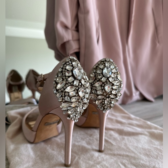 Badgley Mischka Light Pink Heels - Picture 4 of 11
